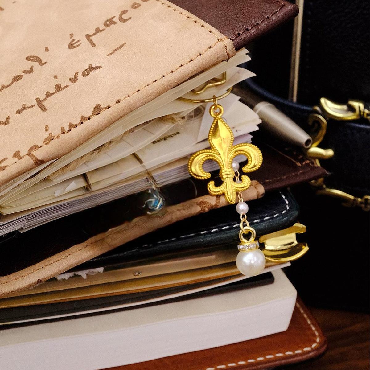 Fleur-de-Lis Paper Clip