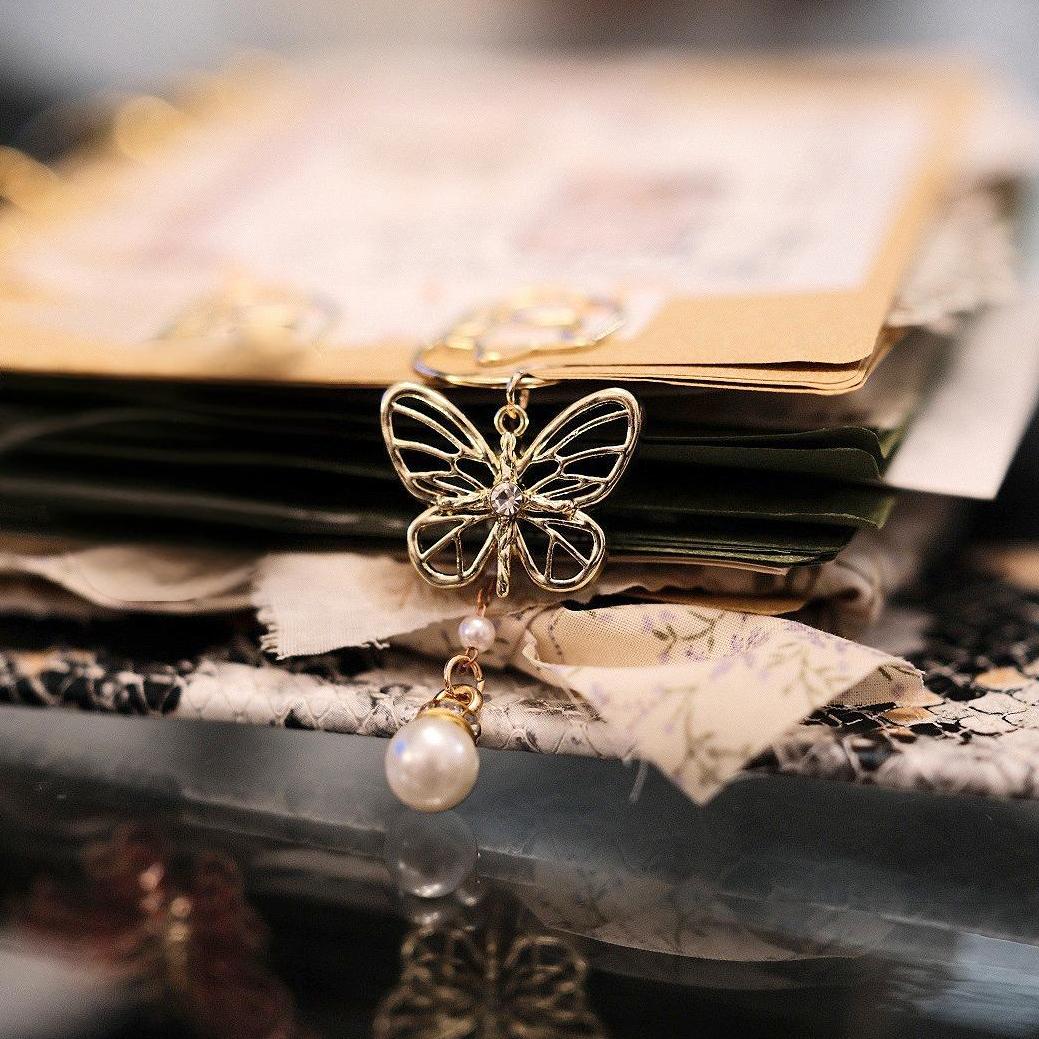 Gleam Flight Paper Clip