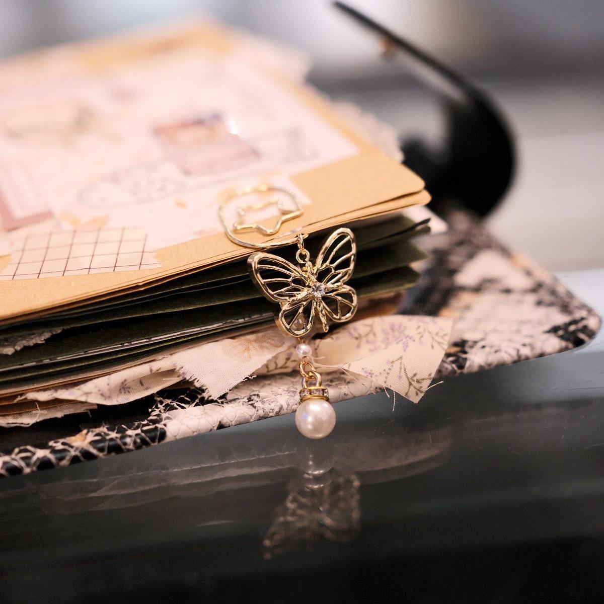 Gleam Flight Paper Clip